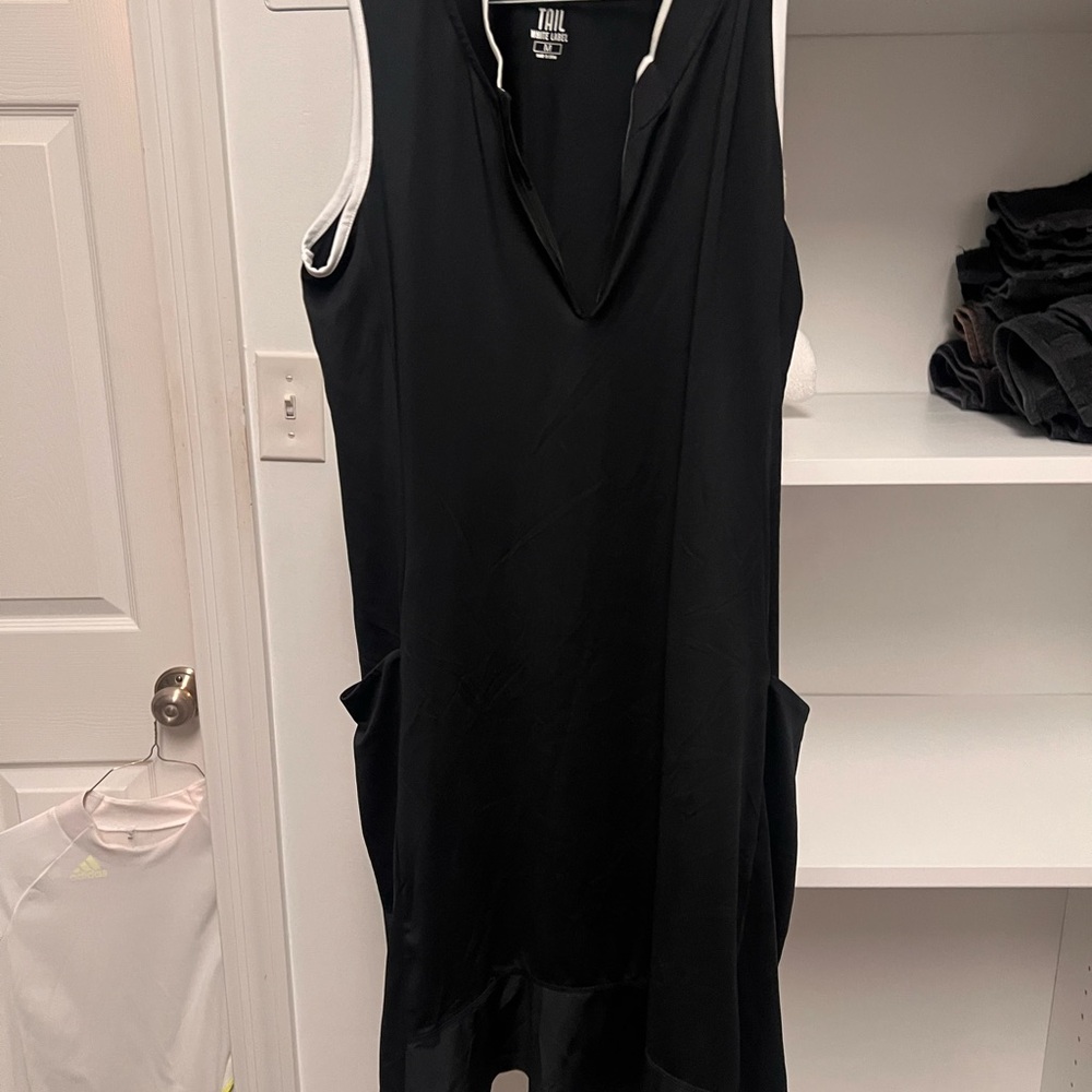 Tail Black and White Sleeveless Dress